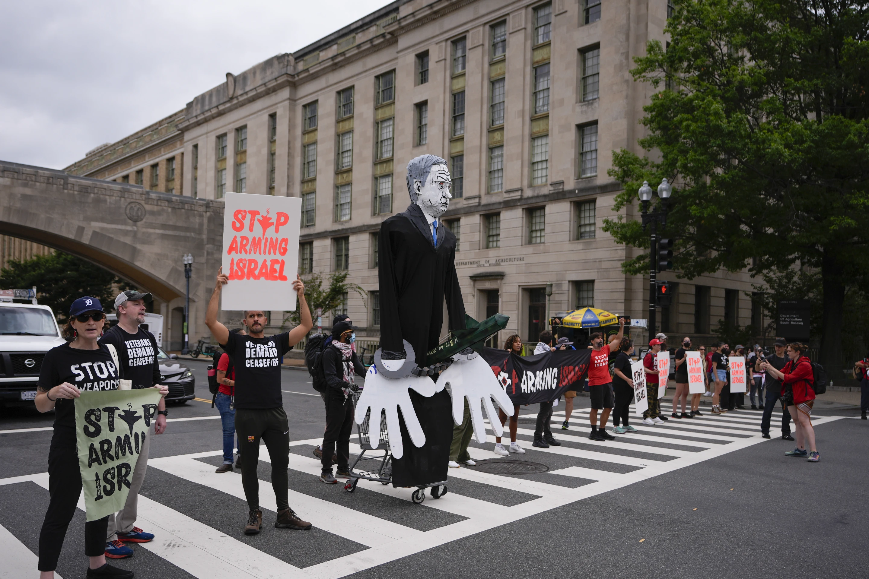 photo: Protests erupt in Washington after Netanyahu's speech to US Congress